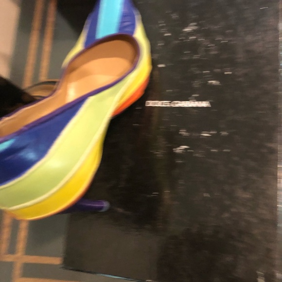 Dolce and Gabbana High Heels 4 in size 7 1/2 m Pre owned fantastic condition. - Picture 9 of 10